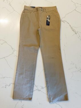 🫶🏻 CHAPS Khaki Straight-Leg Slimming Fit Pants
